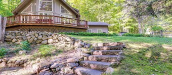 4 Mi to Lake Bellaire: Home w/ Deck & Pool Access!