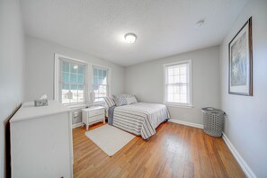 House (2 Bedrooms) | Interior - Walk to Lake Erie & Beach Access: Home w/ Deck! (Erie)