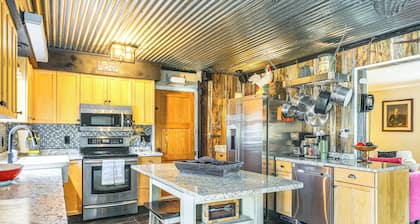 Family Home w/ Private Pool & Hot Tub in Lewes