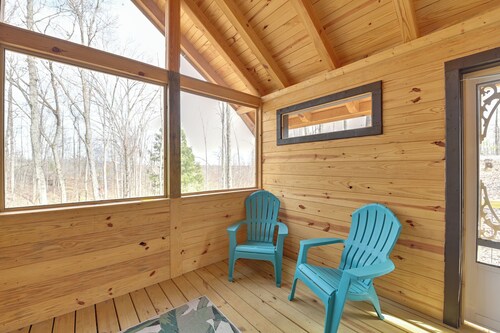 Hot Tub & Fire Pit: Romantic Getaway in Frenchburg