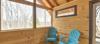 Hot Tub & Fire Pit: Romantic Getaway in Frenchburg