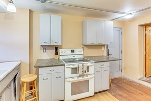 Apartment (0 Bedroom) | Interior