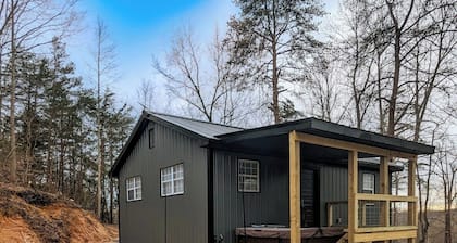 Charming 2-bedroom house with Hot Tub 1.5 miles from Cave Run lake