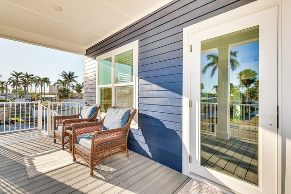 House (2 Bedrooms) | Interior - 1 Mi to Beach Access: Home w/ Porch in Fort Myers! (Fort Myers)