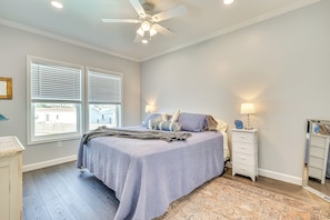 House (2 Bedrooms) | Interior - 1 Mi to Beach Access: Home w/ Porch in Fort Myers! (Fort Myers)