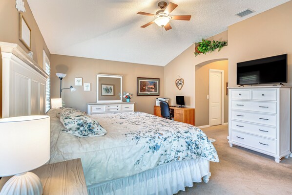 Interior - 2 Mi to Lake Sumter Landing: Spacious Golf Retreat (The Villages)