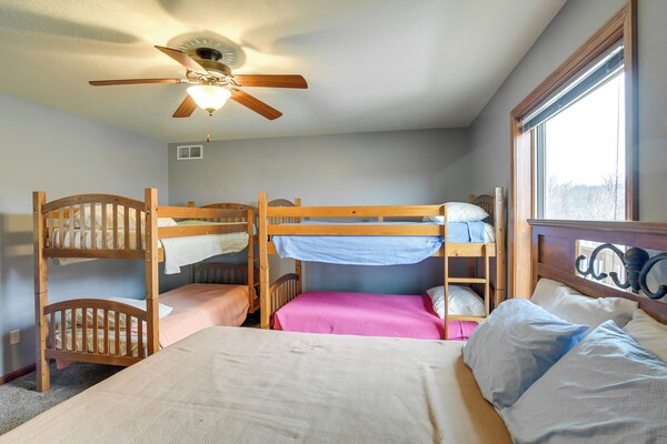 6 Mi To Dtwn Pella: Riverfront Cabin W/ Game Room! - Lake Red Rock, IA