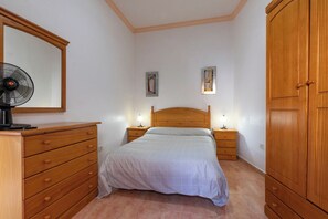 2 bedrooms, iron/ironing board