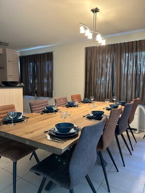 Apartment - Huswell - Spacious 3-bedroom Duplex Apartment (Ostend)