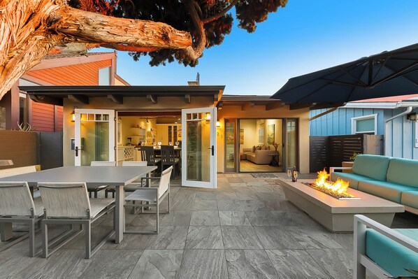 Outdoor dining - Avalon Beach Retreat (San Diego)