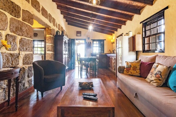 House | Living room - House in Vega de San Mateo With Pool & Views (Vega de San Mateo)