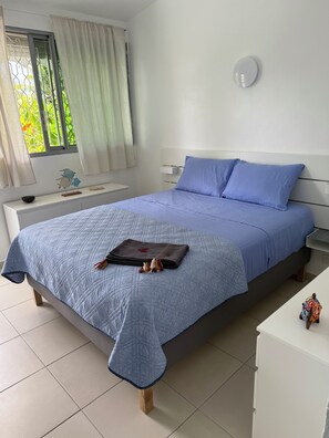 1 dormitori, planxa i posts de planxar, wifi i roba de llit 