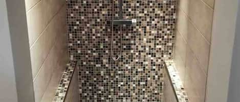 Douche, papier de toilette