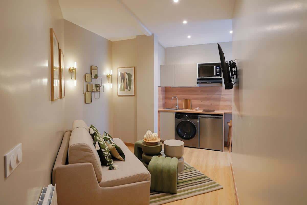 المنشأة من الداخل