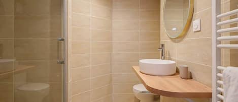 Shower, hair dryer, shampoo