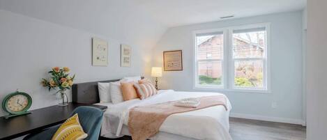 6 عدّة غرف نوم ومكواة/لوح كي وواي فاي وملاءات أسرّة