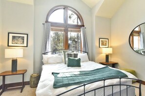 5 chambres, bureau, Wi-Fi gratuit, draps fournis