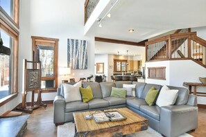 Smart TV, fireplace, DVD player - Shekel Haus – Luxury Mountain Retreat w/ Views & Hot Tub (Breckenridge)