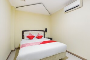 Standard Double Room | Free WiFi, bed sheets - Hotel O Bekasi Near Mall Lippo Cikarang Formerly Hotel Addictk (Cikarang)