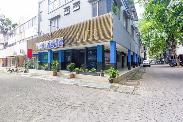 Front of property - Hotel O Bekasi Near Mall Lippo Cikarang Formerly Hotel Addictk (Cikarang)