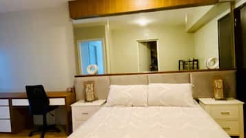 2 bedrooms, iron/ironing board, WiFi, bed sheets