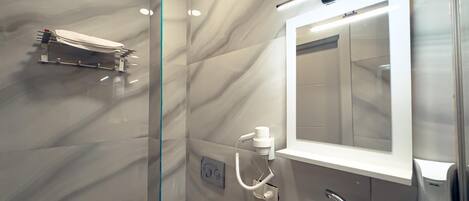 Room 100 | Salle de bain