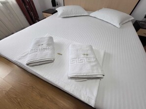 Bureau, rideaux occultants, fer et planche à repasser, Wi-Fi gratuit