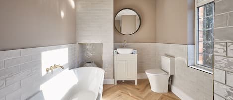 Shower, hair dryer, towels, shampoo