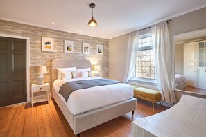 4 bedrooms, WiFi, bed sheets