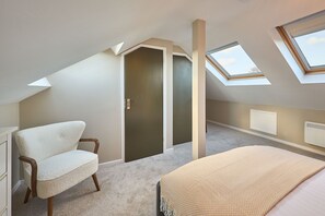 4 bedrooms, WiFi, bed sheets