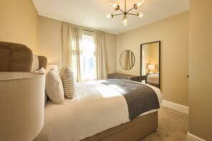 4 bedrooms, WiFi, bed sheets