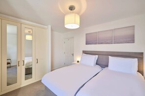 2 bedrooms, bed sheets, wheelchair access