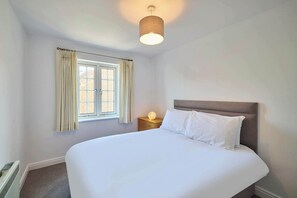 2 bedrooms, WiFi, bed sheets, wheelchair access