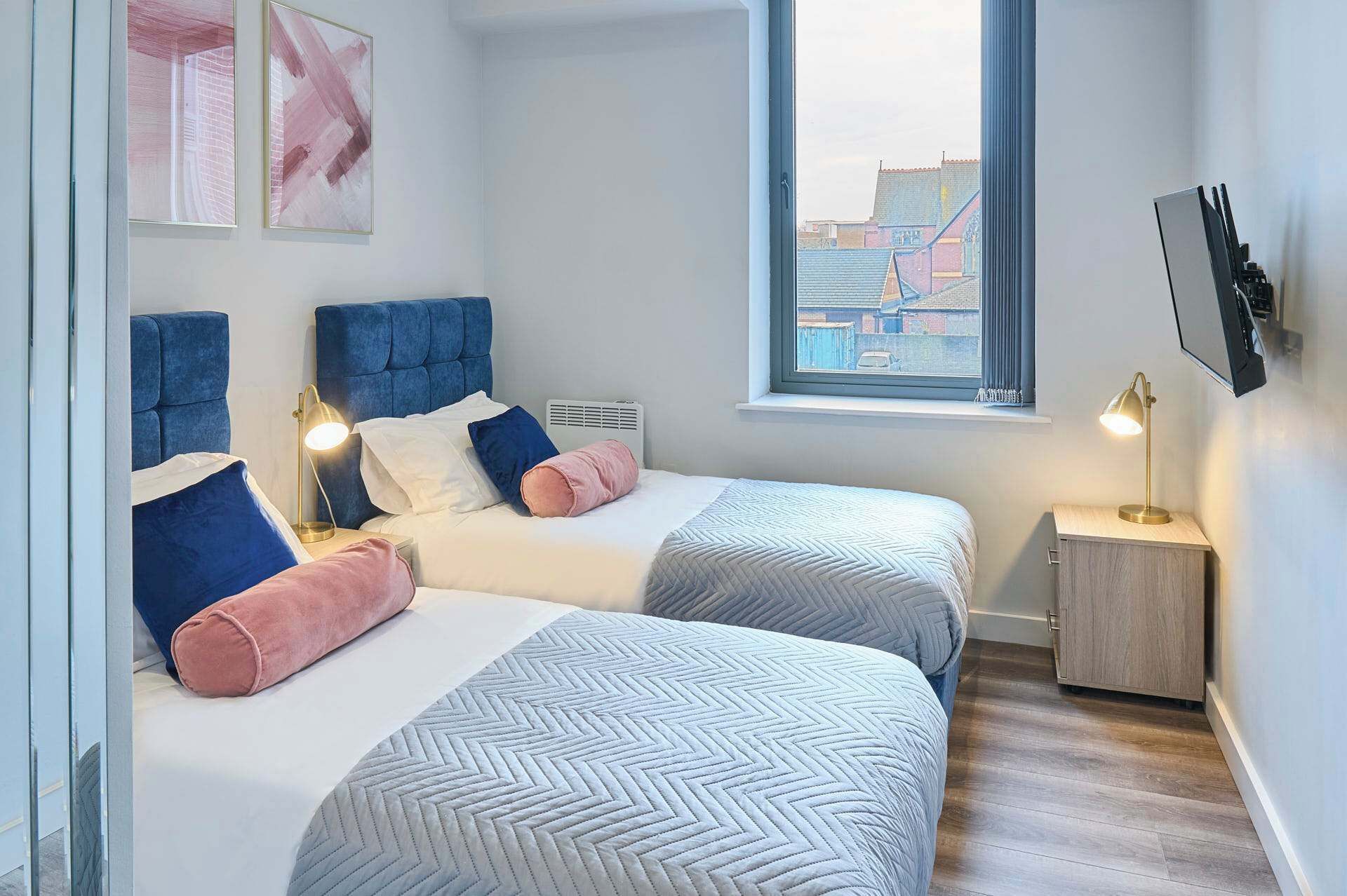 2 bedrooms, iron/ironing board, bed sheets