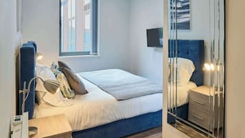 2 bedrooms, iron/ironing board, bed sheets