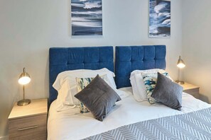 2 Schlafzimmer, Bügeleisen/Bügelbrett, Bettwäsche