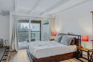 3 bedrooms, desk, iron/ironing board, WiFi