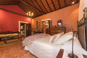 2 bedrooms, laptop workspace, iron/ironing board - Cottage in Fontanales With Pool & Nature Views (Moya)