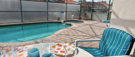 حمّام سباحة خارجي، حمّام سباحة مُدفَّأ