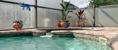 حمّام سباحة خارجي، حمّام سباحة مُدفَّأ