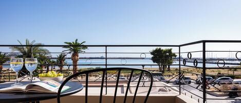 Comfort-huoneisto, parveke, merinäköala | Terassi/patio