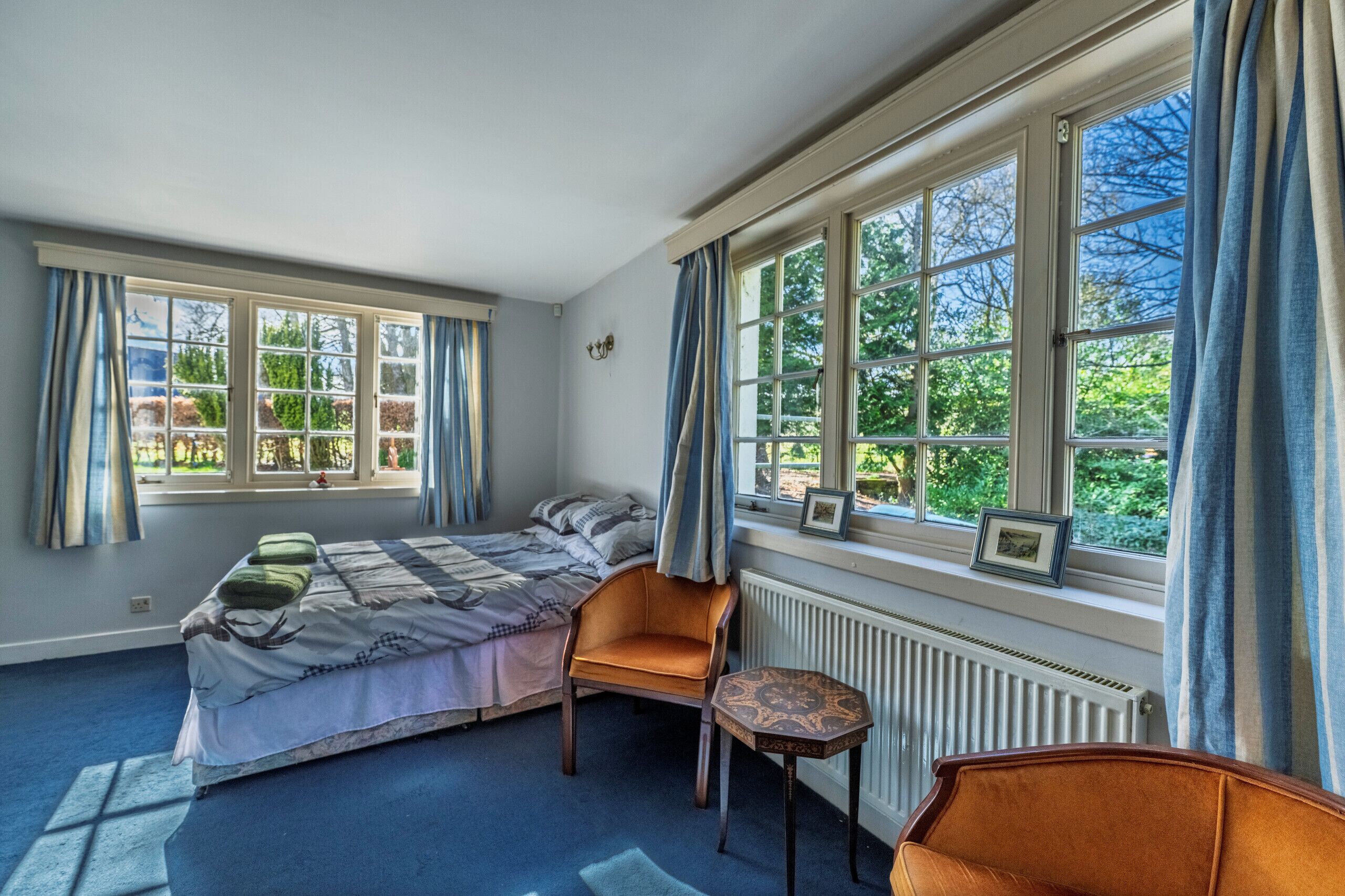 5 slaapkamers, een strijkplank/strijkijzer, reisbedje, gratis wifi