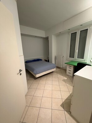 Iron/ironing board, WiFi, bed sheets - Apartment in Milan Loreto | Metro M1 & M2 (Unknown)