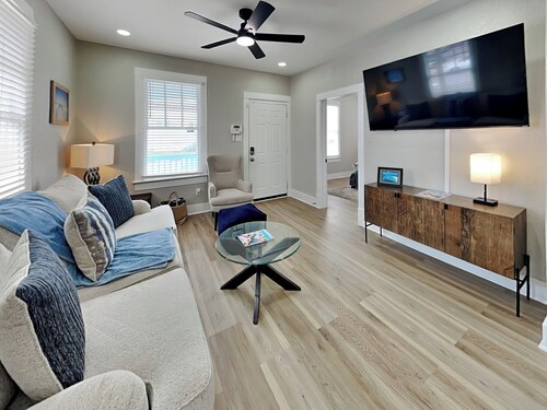 Blue Oasis Retreat | A Downtown Gulf Getaway