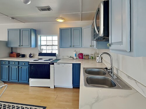 Surfside Crab Retreat | Pet-friendly w/ Nearby Beach Access