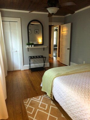 3 bedrooms, iron/ironing board, WiFi, bed sheets - 3-bedroom home in the Historic District of Wilmington (Wilmington)