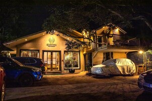Fachada de la propiedad