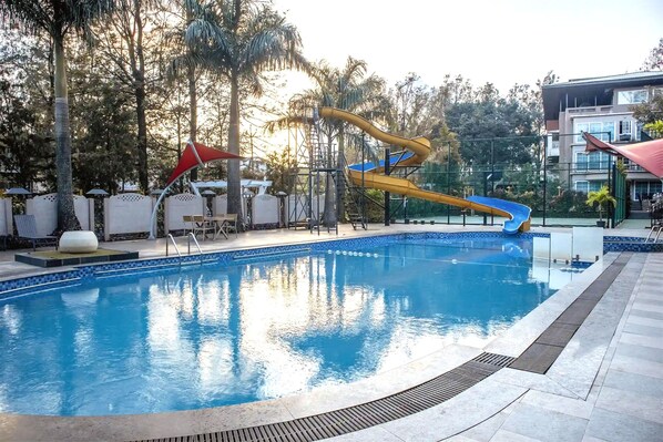 Outdoor pool, pool loungers - Basilica Resort - Where Luxury Redefines (Panchgani)