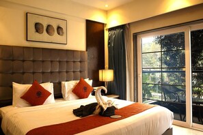 Egyptian cotton sheets, premium bedding, individually furnished, desk - Basilica Resort - Where Luxury Redefines (Panchgani)