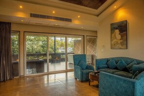 Royal Villa | Egyptian cotton sheets, premium bedding, individually furnished, desk - Basilica Resort - Where Luxury Redefines (Panchgani)